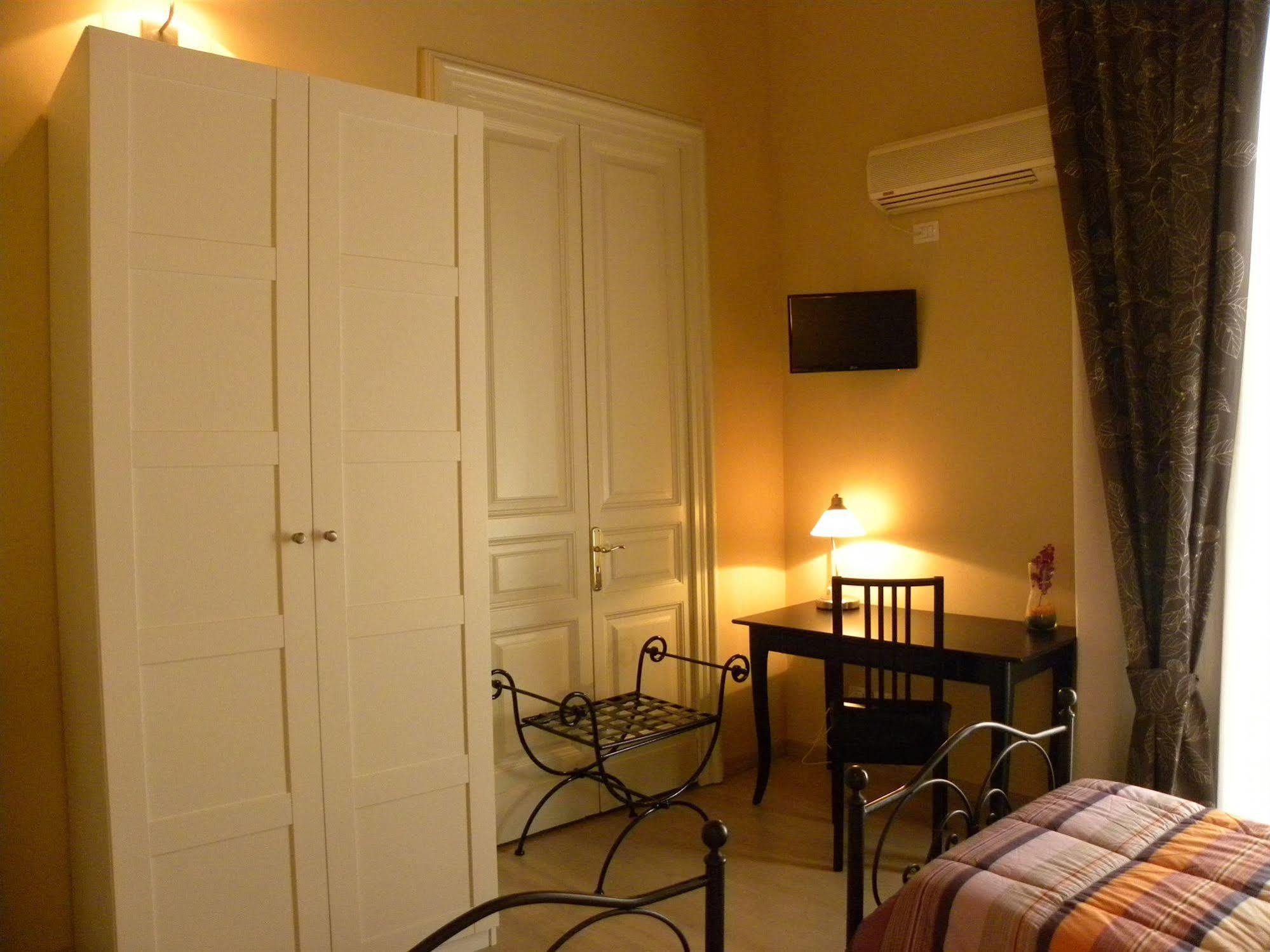 B&B Residenza Umberto Катания Экстерьер фото